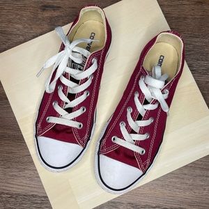 Converse Chuck Taylor low top maroon/burgundy - size 3 youth